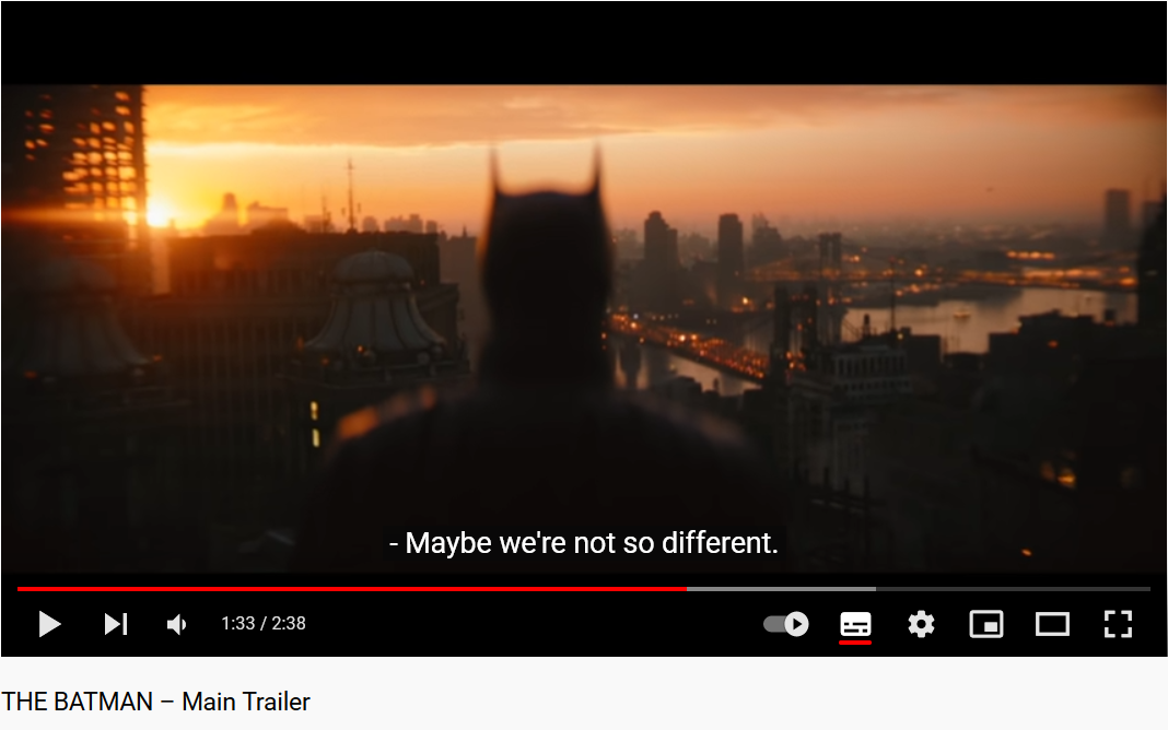 Screenshot aus "The Batman", zeigt Batman mit Blick über Gotham City. Klick aus Bild führt zum Trailer