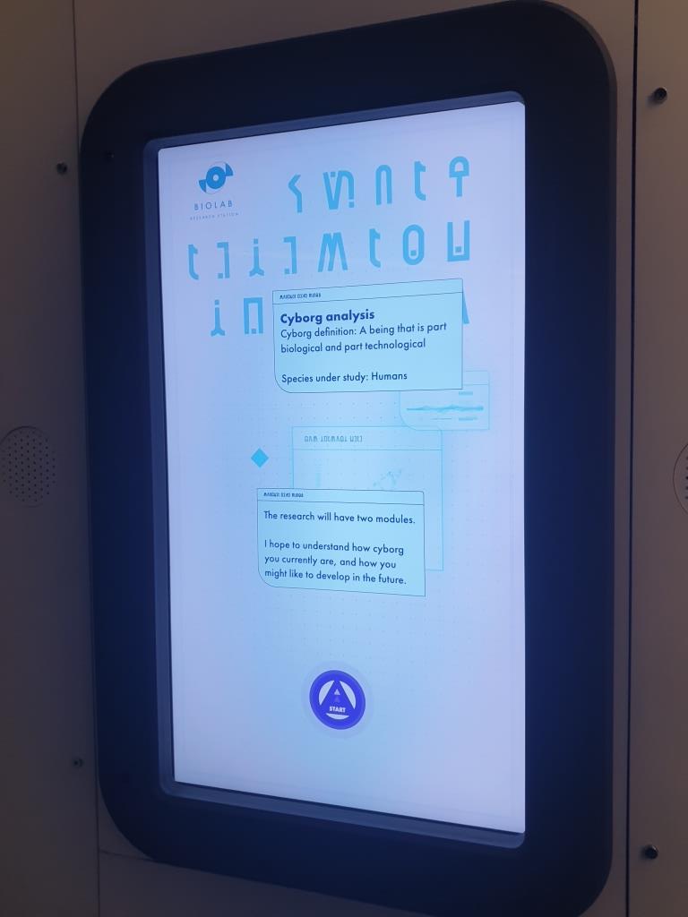 Foto eines Touch-Panels zum Thema "Cyborg analysis"