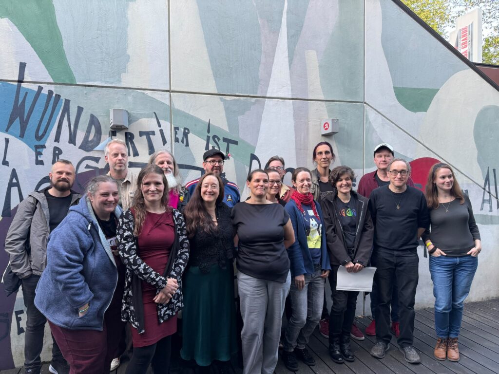 Autor*innen und Künstler*innen der Herbstlande. U. a. Timo Kümmel, Stephanie Kempin, Fabienne Siegmund, Markus Heitkamp, Iva Moor, Oliver Plaschka, Christina Löw, Alessandra Reß